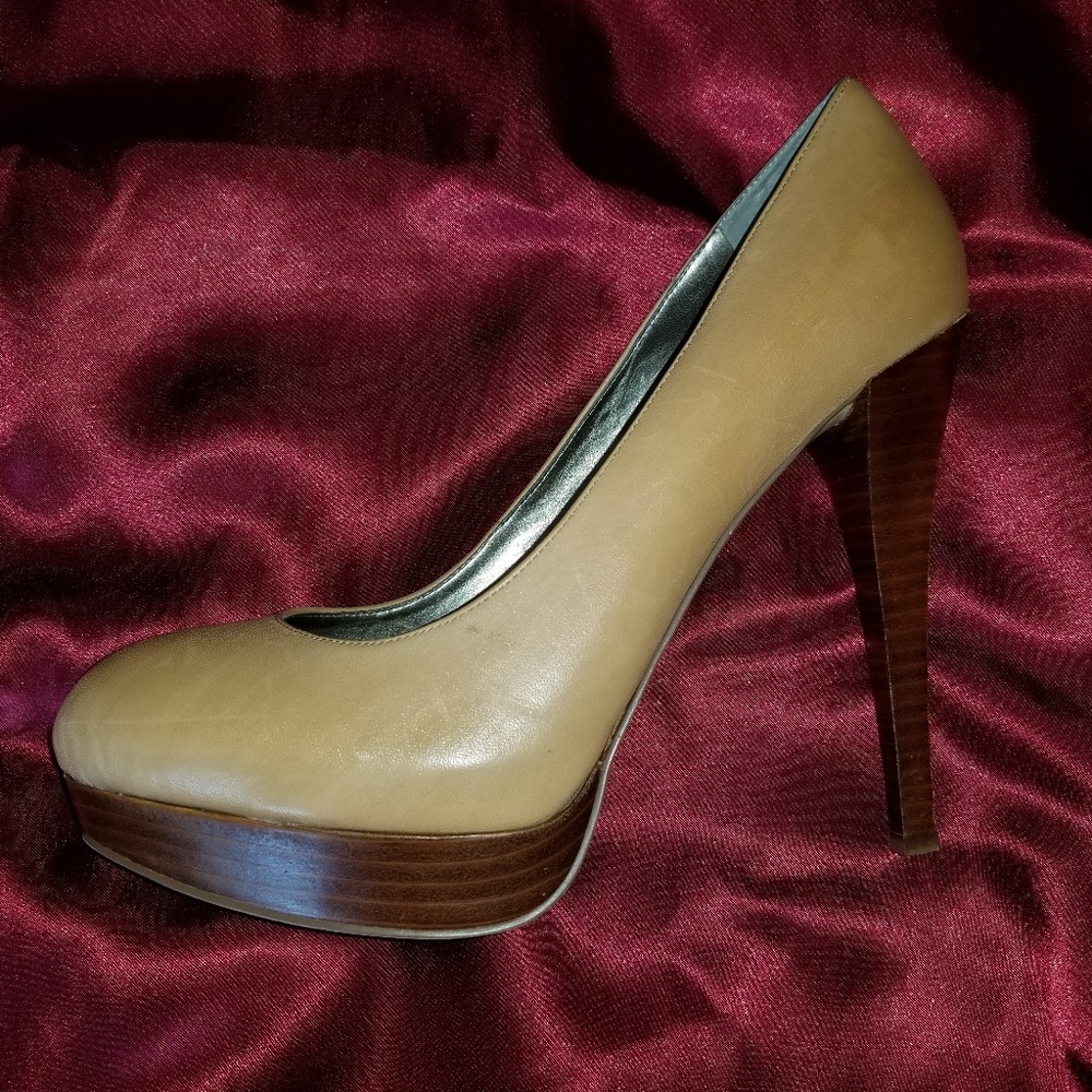 Guess Camel Color Close Toe Pump